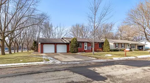 1104 Cheryl Ave, Marshall, MN 56258 photo 2