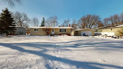 172 Lakeview Dr, Spicer, MN 56288