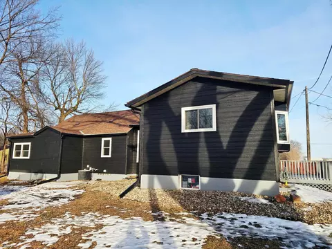 Exterior - 1309 Porter Rd, Montevideo, MN 56265 photo 3 of 4