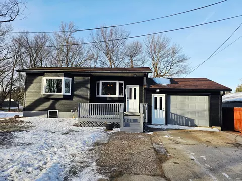 Exterior - 1309 Porter Rd, Montevideo, MN 56265 photo 2 of 4