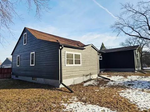 Exterior - 1309 Porter Rd, Montevideo, MN 56265 photo 4 of 4