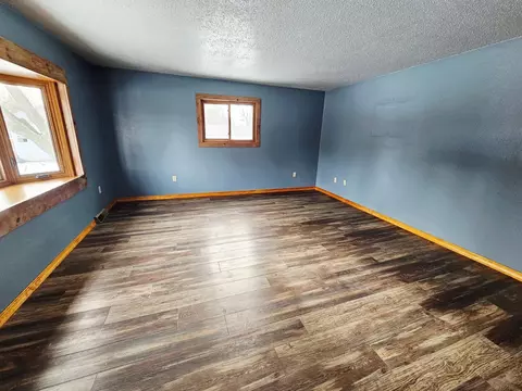 Living - 1309 Porter Rd, Montevideo, MN 56265 photo 2 of 3