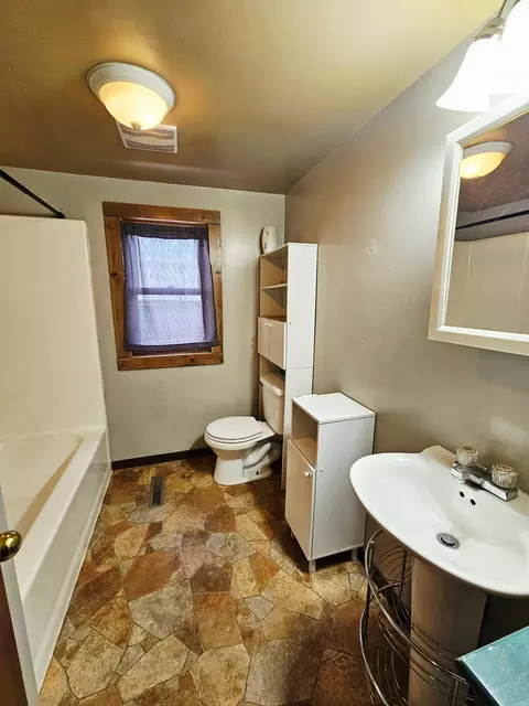 Bath - 1309 Porter Rd, Montevideo, MN 56265 photo 1 of 2