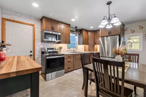 115 3rd St SE, Plainview, MN 55964