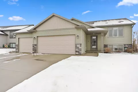 3500 Bridgeview Dr SE, Rochester, MN 55904