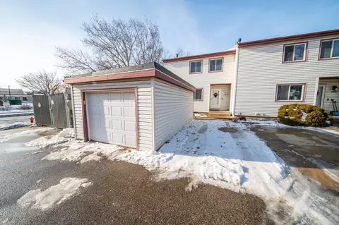 907 40th St NW, Rochester, MN 55901