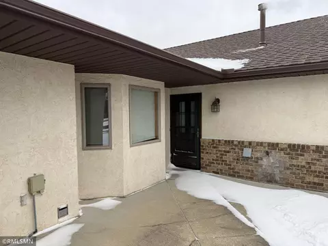 1928 Vierling Dr E, Shakopee, MN 55379