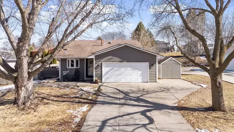8940 Yucca Ln N, Maple Grove, MN 55369