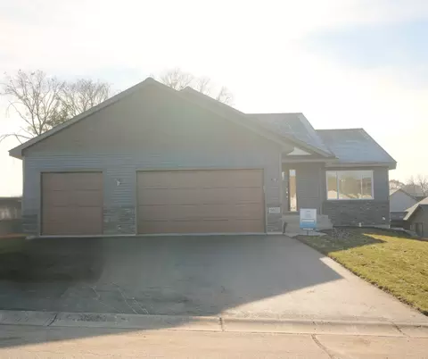 6023 Fuller Cir, Wyoming, MN 55092