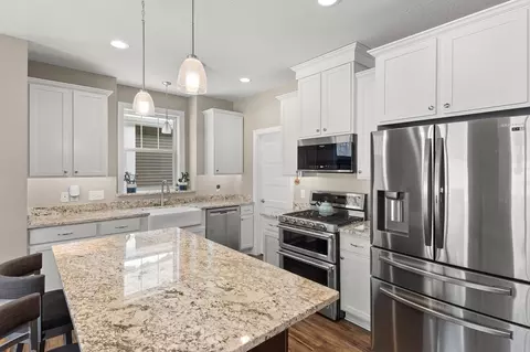 Kitchen - 13701 Brookside Path, Rosemount, MN 55068 photo 3 of 4