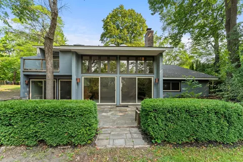 16101 Hilltop Rd, Eden Prairie, MN 55347