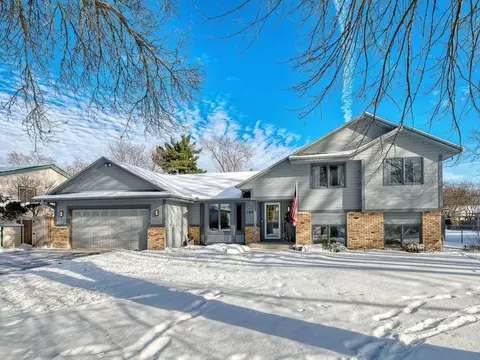 7864 Penn Ave N, Brooklyn Park, MN 55444