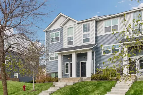 3141 Clover Ridge Dr, Chaska, MN 55318