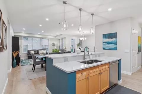 209 8th St E #201, Saint Paul, MN 55101