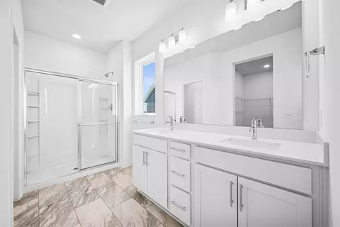 Bath - 2995 Trinity Dr, Shakopee, MN 55379 photo 1 of 1