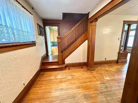 Entry Way - 402 E 4th St, Albert Lea, MN 56007 photo 1 of 3