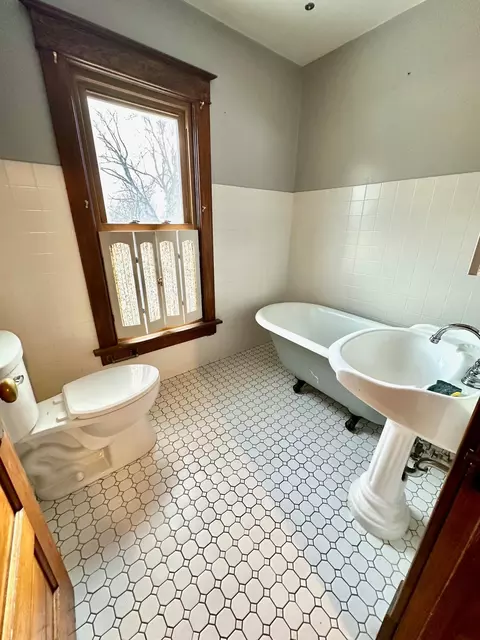 Bath - 402 E 4th St, Albert Lea, MN 56007 photo 1 of 2