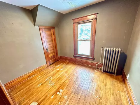 Bedroom - 402 E 4th St, Albert Lea, MN 56007 photo 4 of 5