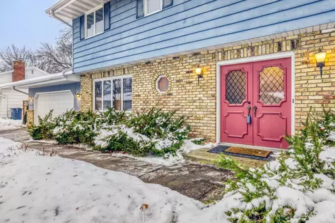 2574 Oak Dr, White Bear Lake, MN 55110