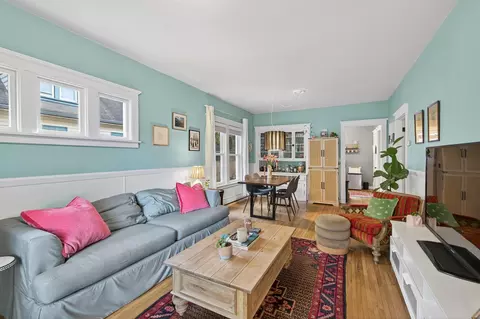989 Barrett St, Saint Paul, MN 55103