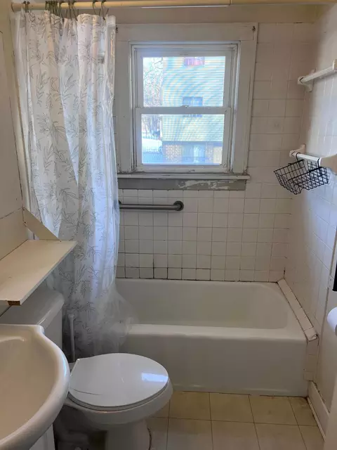 Bath - 1712 University Dr SE, Saint Cloud, MN 56304 photo 1 of 1