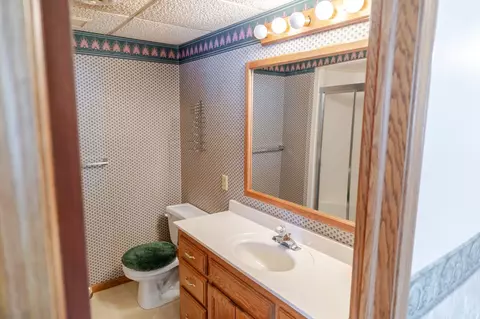 Bath - 2108 9th Ave SE, Saint Cloud, MN 56304 photo 3 of 3
