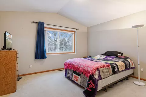 Bedroom - 2085 Gresham Ave N, Oakdale, MN 55128 photo 3 of 6