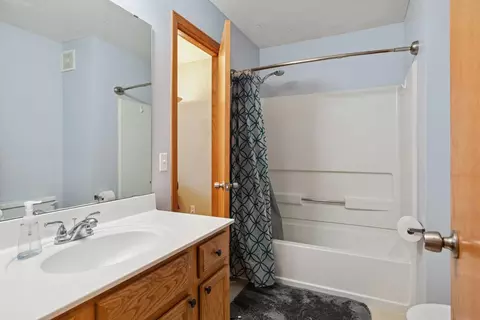 Bath - 2085 Gresham Ave N, Oakdale, MN 55128 photo 2 of 2