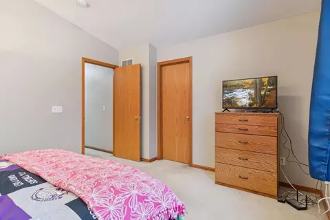 Bedroom - 2085 Gresham Ave N, Oakdale, MN 55128 photo 4 of 6