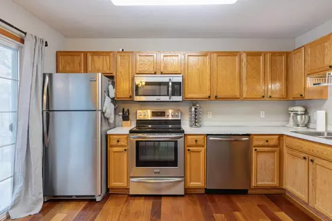Kitchen - 2085 Gresham Ave N, Oakdale, MN 55128 photo 3 of 3