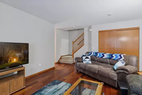 Living - 2085 Gresham Ave N, Oakdale, MN 55128 photo 4 of 5
