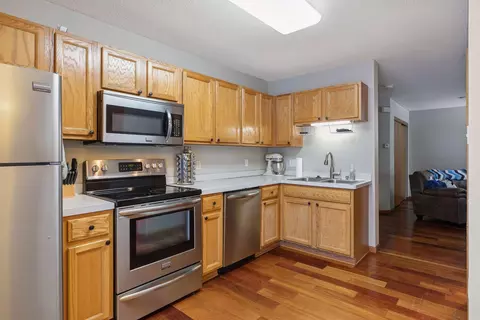 Kitchen - 2085 Gresham Ave N, Oakdale, MN 55128 photo 2 of 3