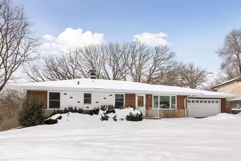 2400 Cedarwood Rdg, Minnetonka, MN 55305