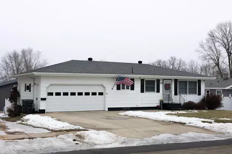 208 E 2nd St, Adrian, MN 56110