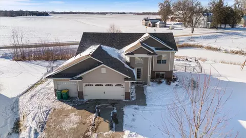 1663 Hidden Trl, Mayer, MN 55360