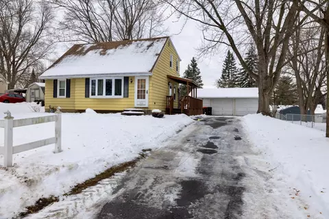 1442 Sandhurst Ave E, Maplewood, MN 55109