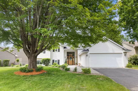 349 69th St N, Mahtomedi, MN 55115