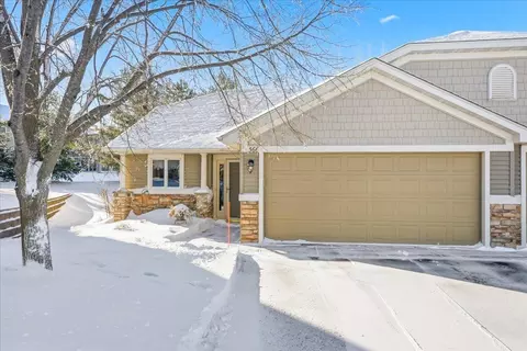 566 Williamsburg Pl, New Richmond, WI 54017