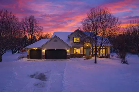 518 Pamela Ln, Hudson, WI 54016