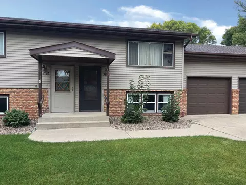 2402 Kenwood Dr SW, Willmar, MN 56201