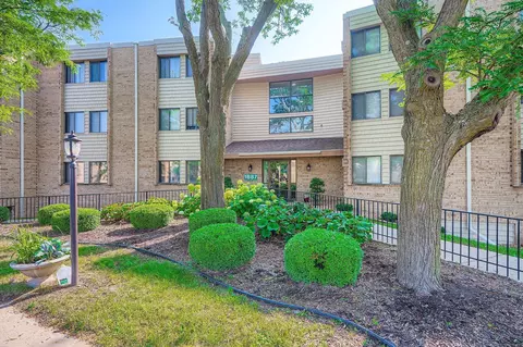 1887 Silver Bell Rd #103, Eagan, MN 55122