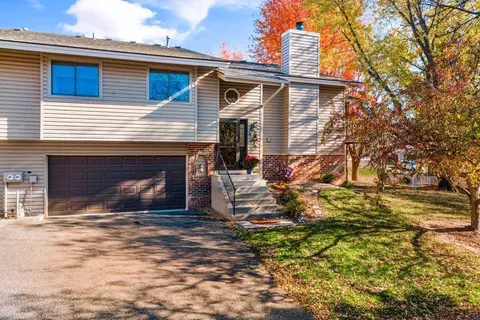 6913 Sherwood Rd, Woodbury, MN 55125