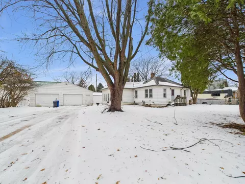 827 Pedersen St, Saint Paul, MN 55119