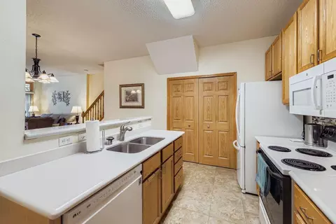 Kitchen - 3772 Vermilion Ct S, Eagan, MN 55122 photo 3 of 3