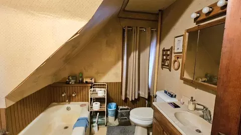 Bath - 204 E 1st St, Morris, MN 56267 photo 1 of 1