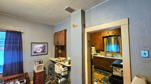 Entry Way - 204 E 1st St, Morris, MN 56267 photo 1 of 3