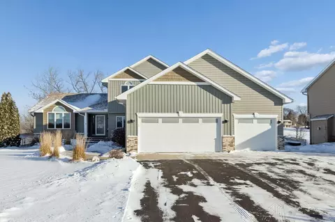 634 Chaucer Ln, Watertown, MN 55388