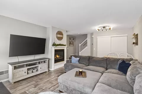 1724 Weston Ln, Shakopee, MN 55379
