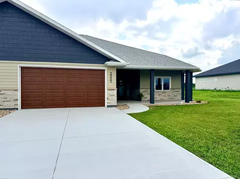 2555 Sutherland Dr, Worthington, MN 56187
