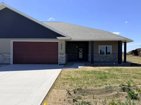 2555 Sutherland Dr, Worthington, MN 56187
